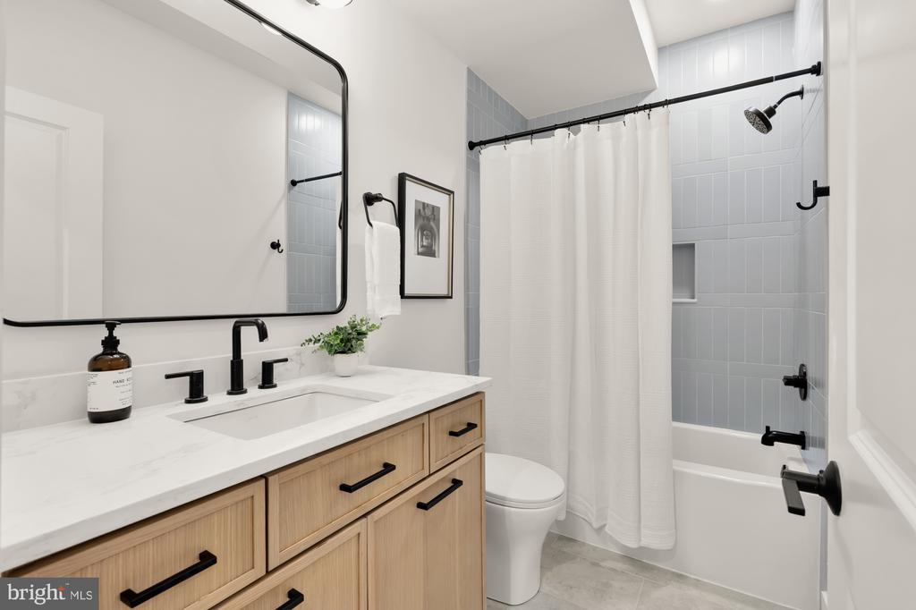 1325 ORREN STREET NE Unit: 3