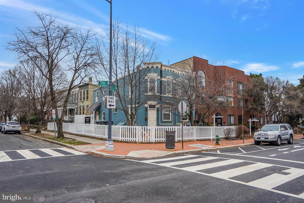 400 15TH STREET SE