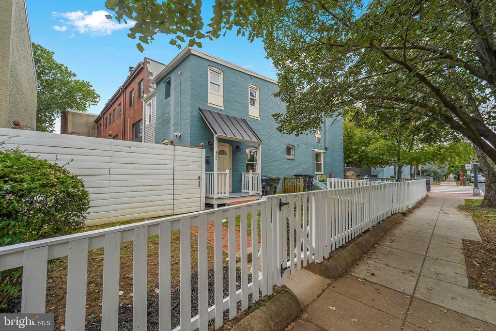 400 15TH STREET SE