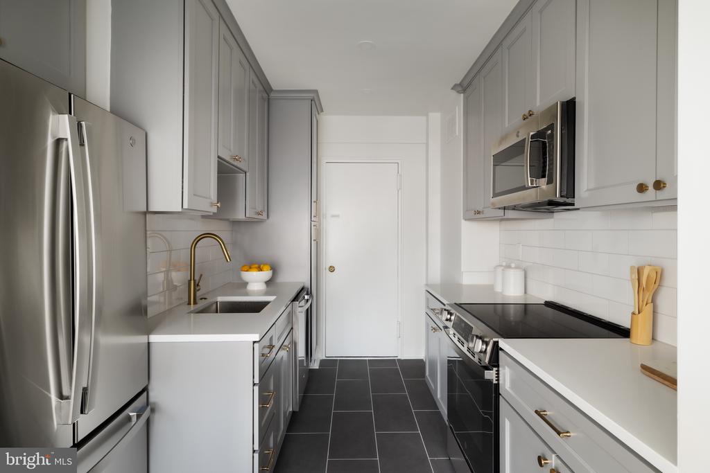 4301 MASSACHUSETTS AVENUE NW Unit: 1013