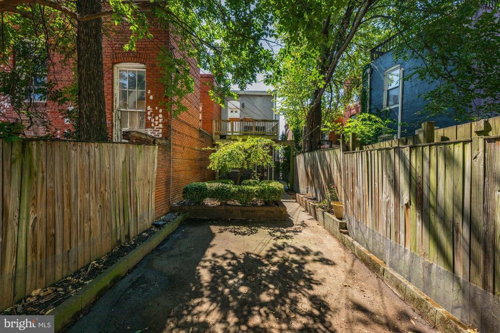 221 M STREET NW