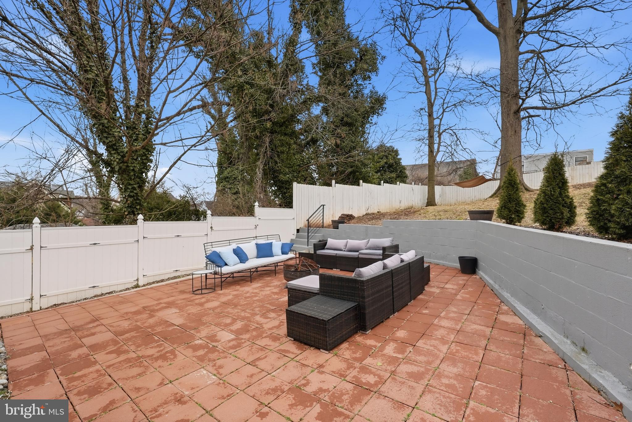 2211 FRANKLIN STREET NE