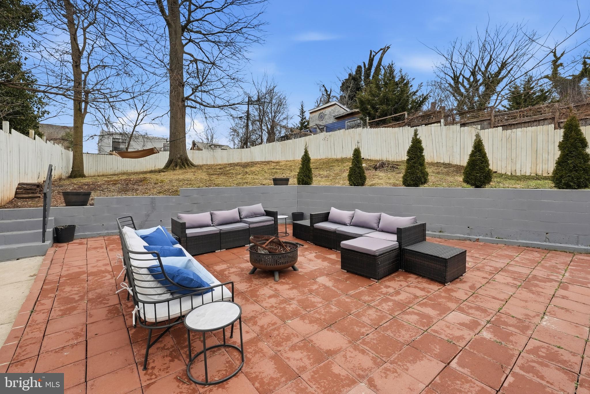 2211 FRANKLIN STREET NE