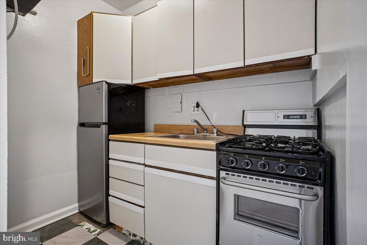 1 SCOTT CIRCLE NW 818