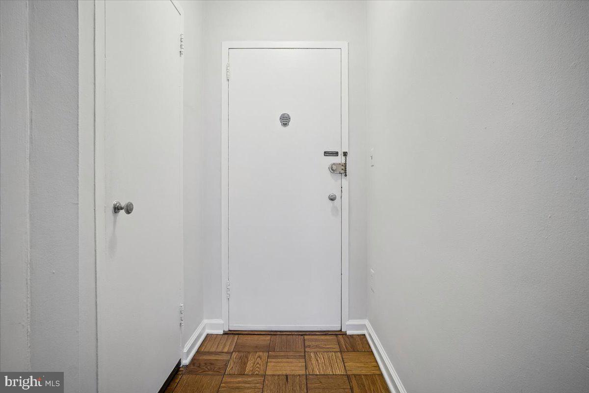 1 SCOTT CIRCLE NW 818