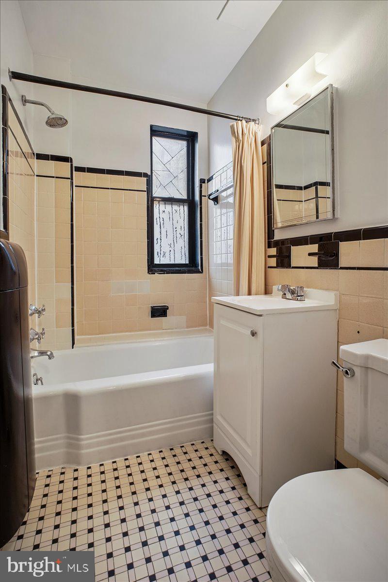 1 SCOTT CIRCLE NW 818