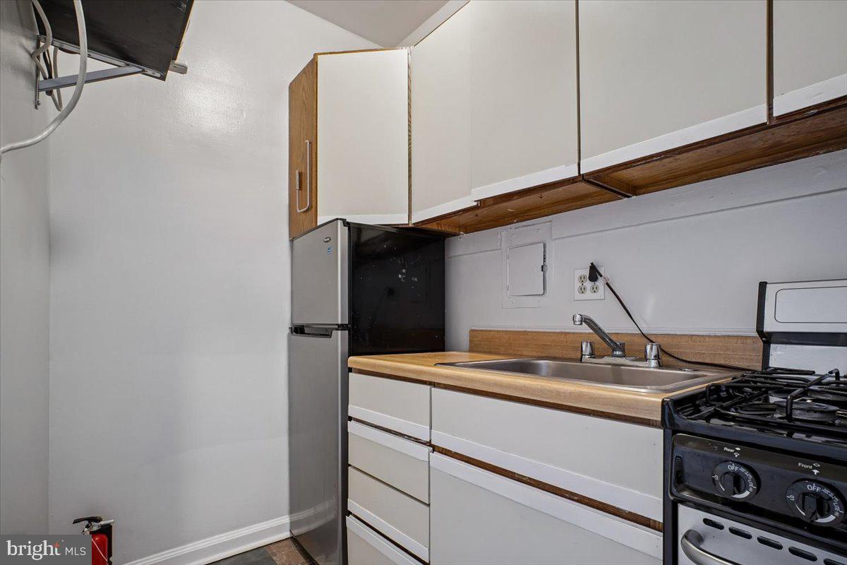 1 SCOTT CIRCLE NW 818