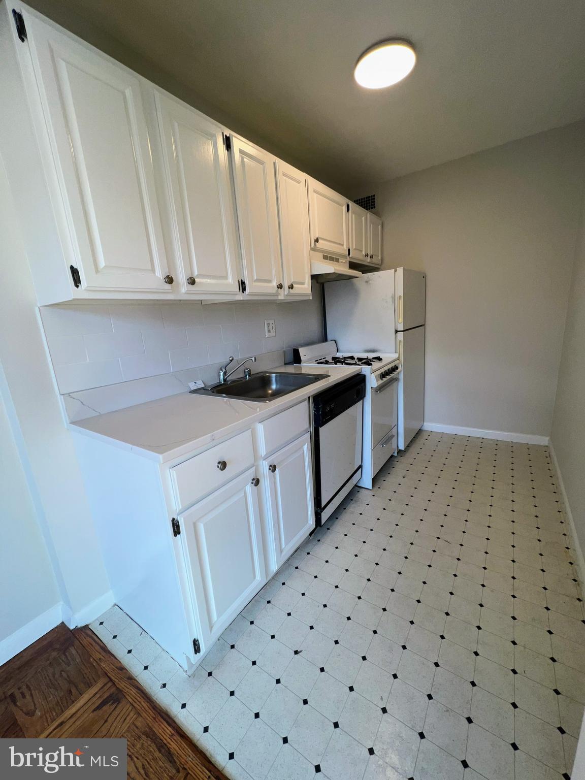 1601 18TH STREET NW 811