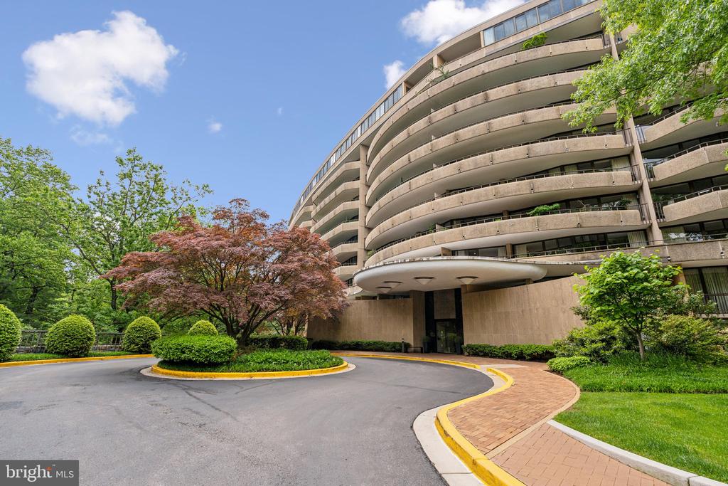 4200 MASSACHUSETTS AVENUE NW 106