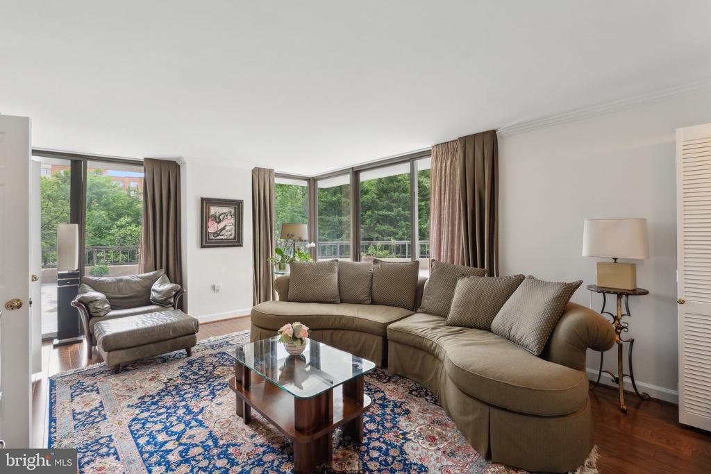 4200 MASSACHUSETTS AVENUE NW 106