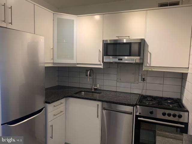 300 M STREET SW N411