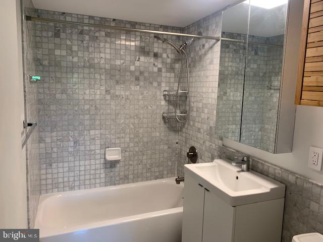 300 M STREET SW N411