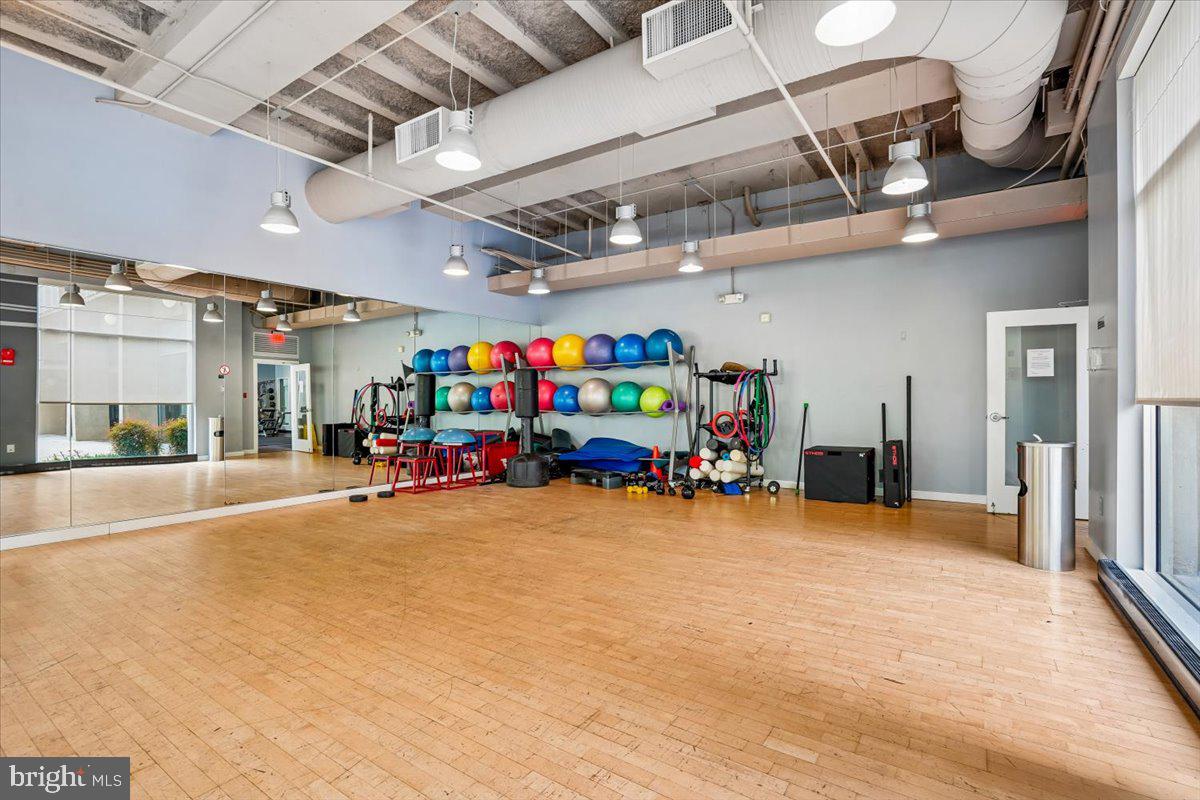 350 G STREET SW N511