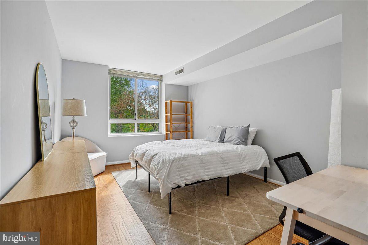 350 G STREET SW N511