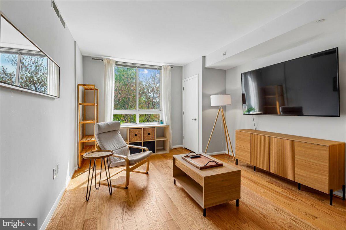 350 G STREET SW N511