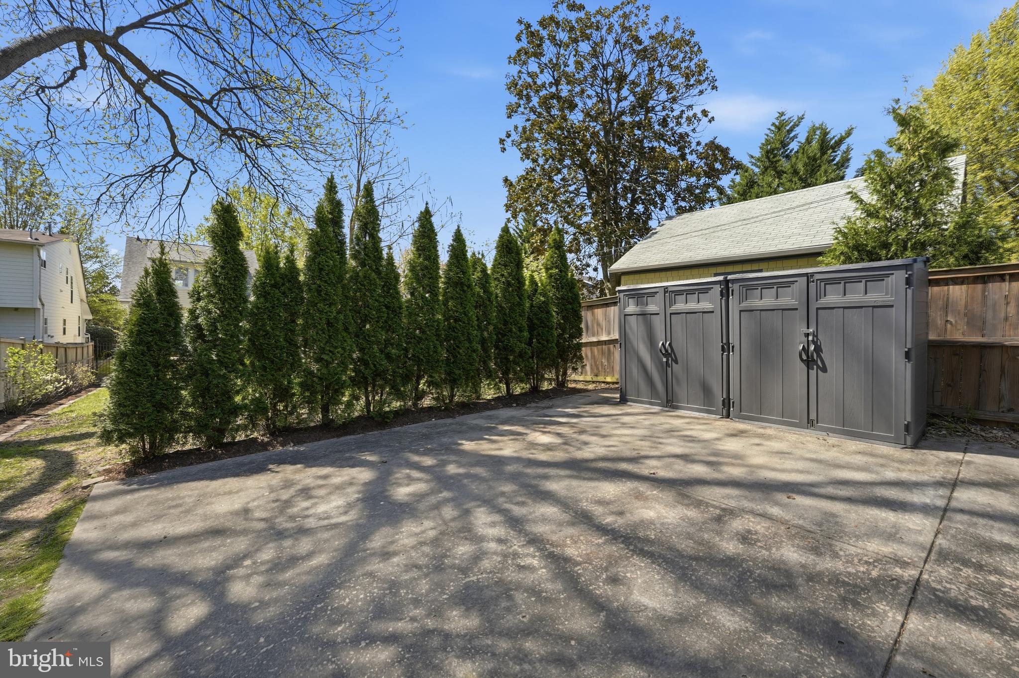 1215 HAMILTON STREET NW