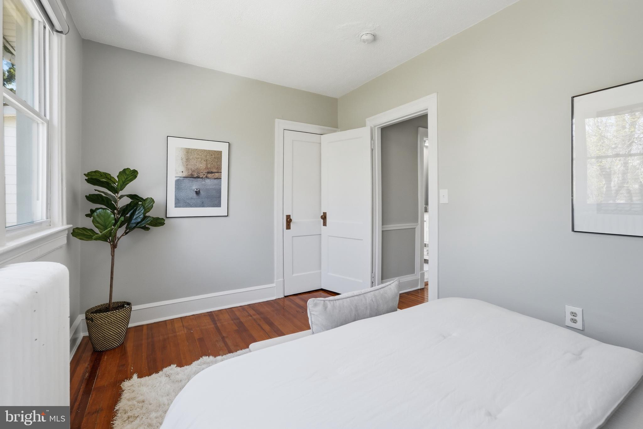 1215 HAMILTON STREET NW