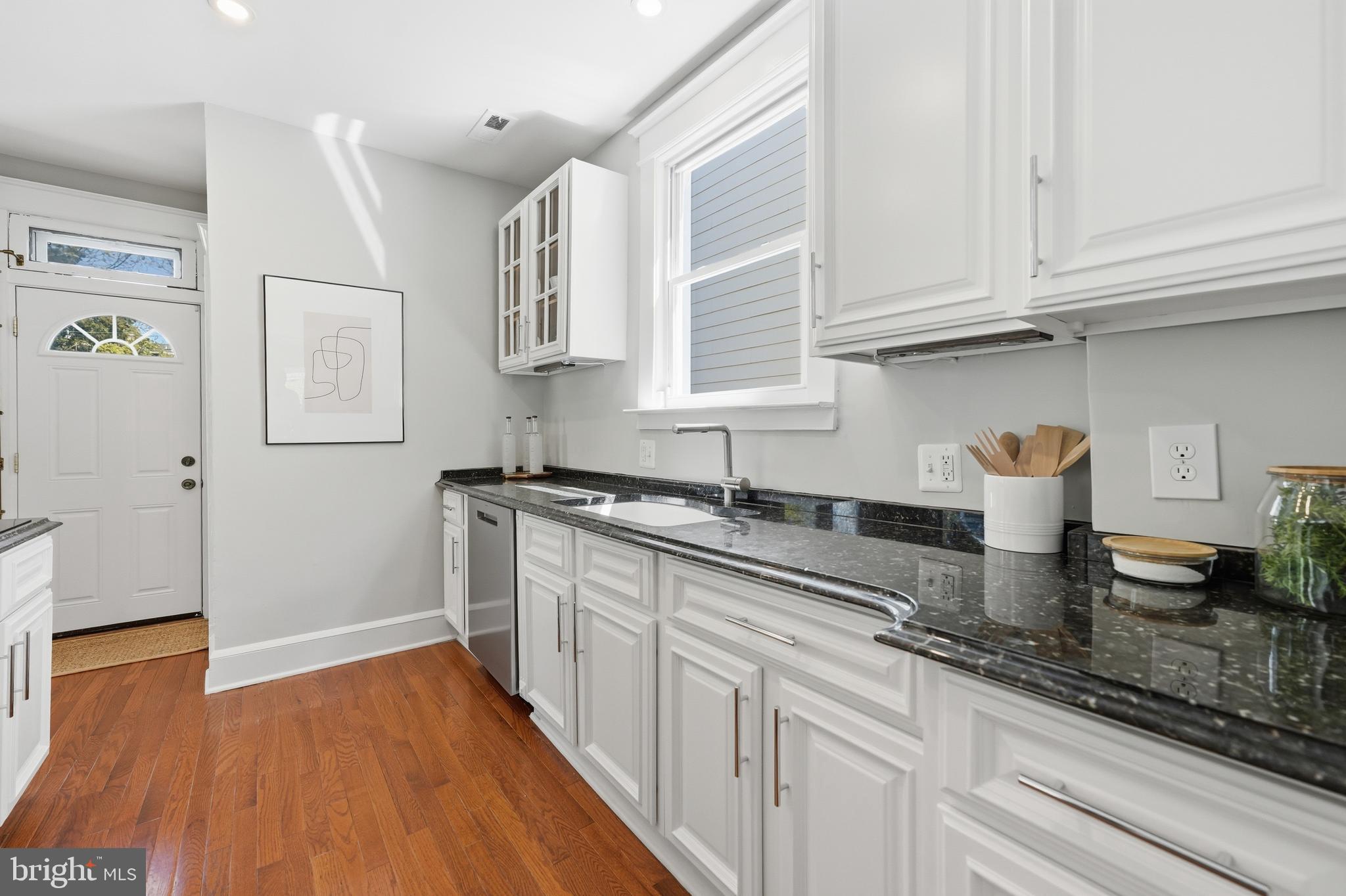 1215 HAMILTON STREET NW