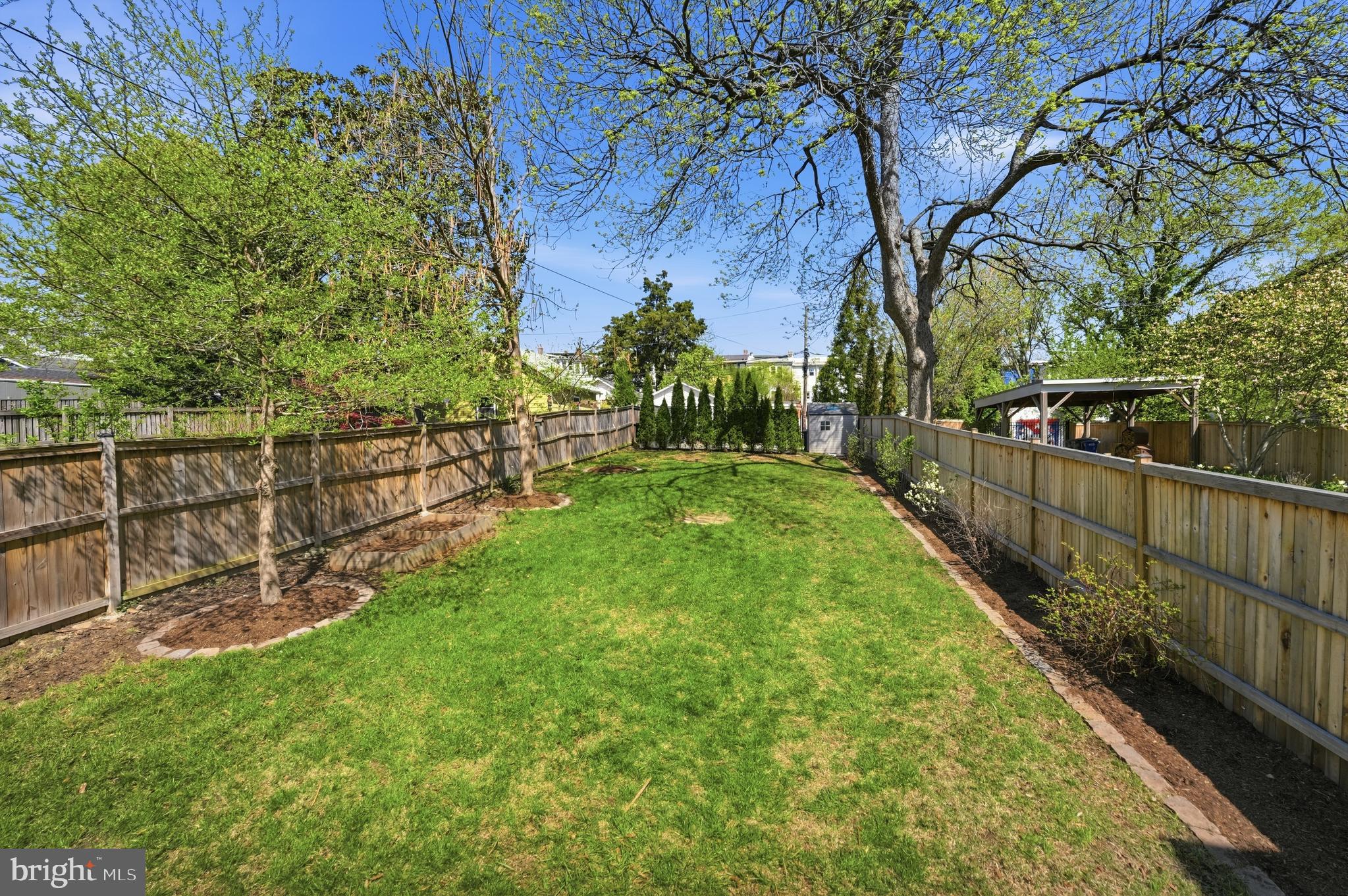 1215 HAMILTON STREET NW