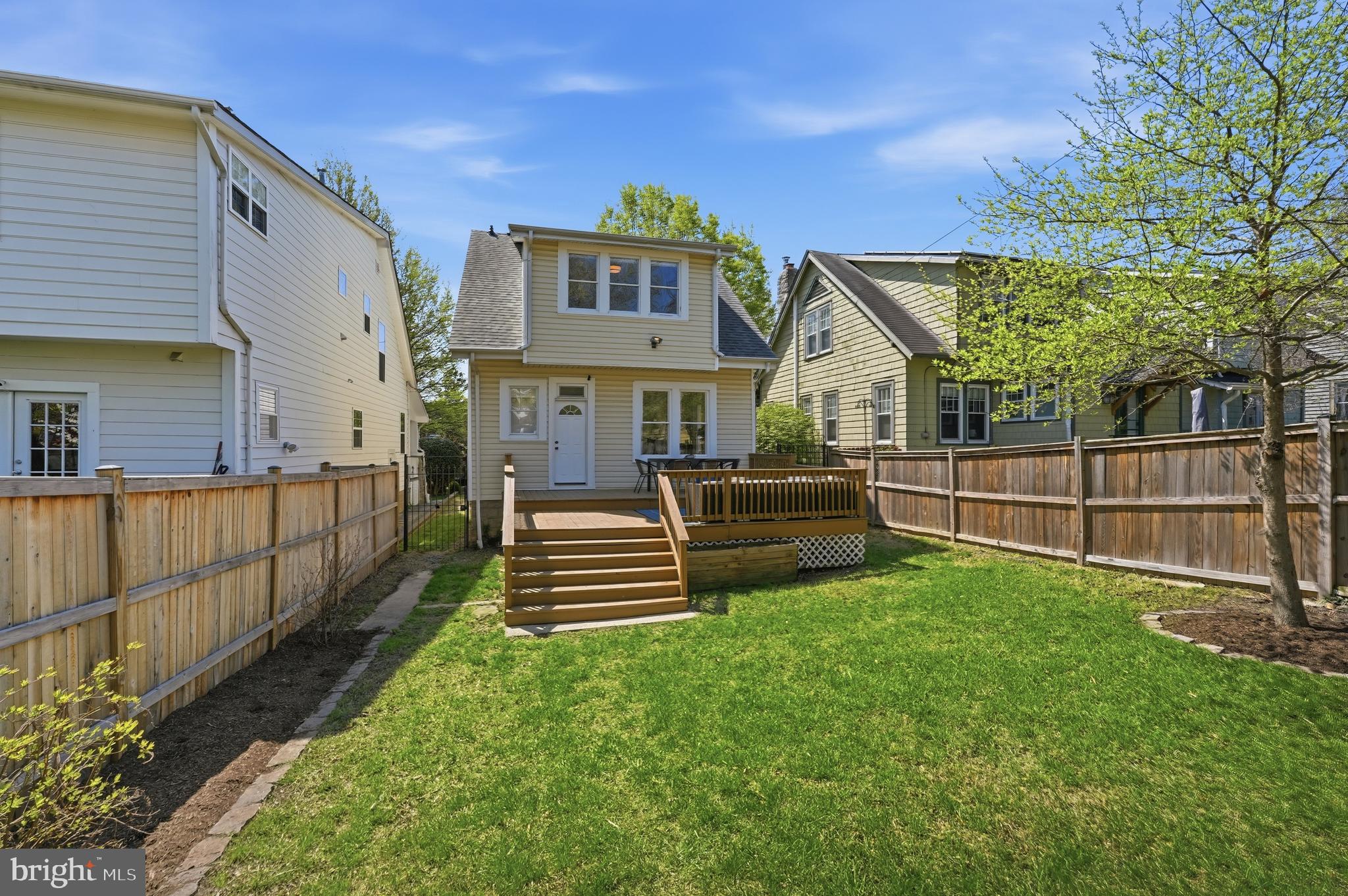 1215 HAMILTON STREET NW