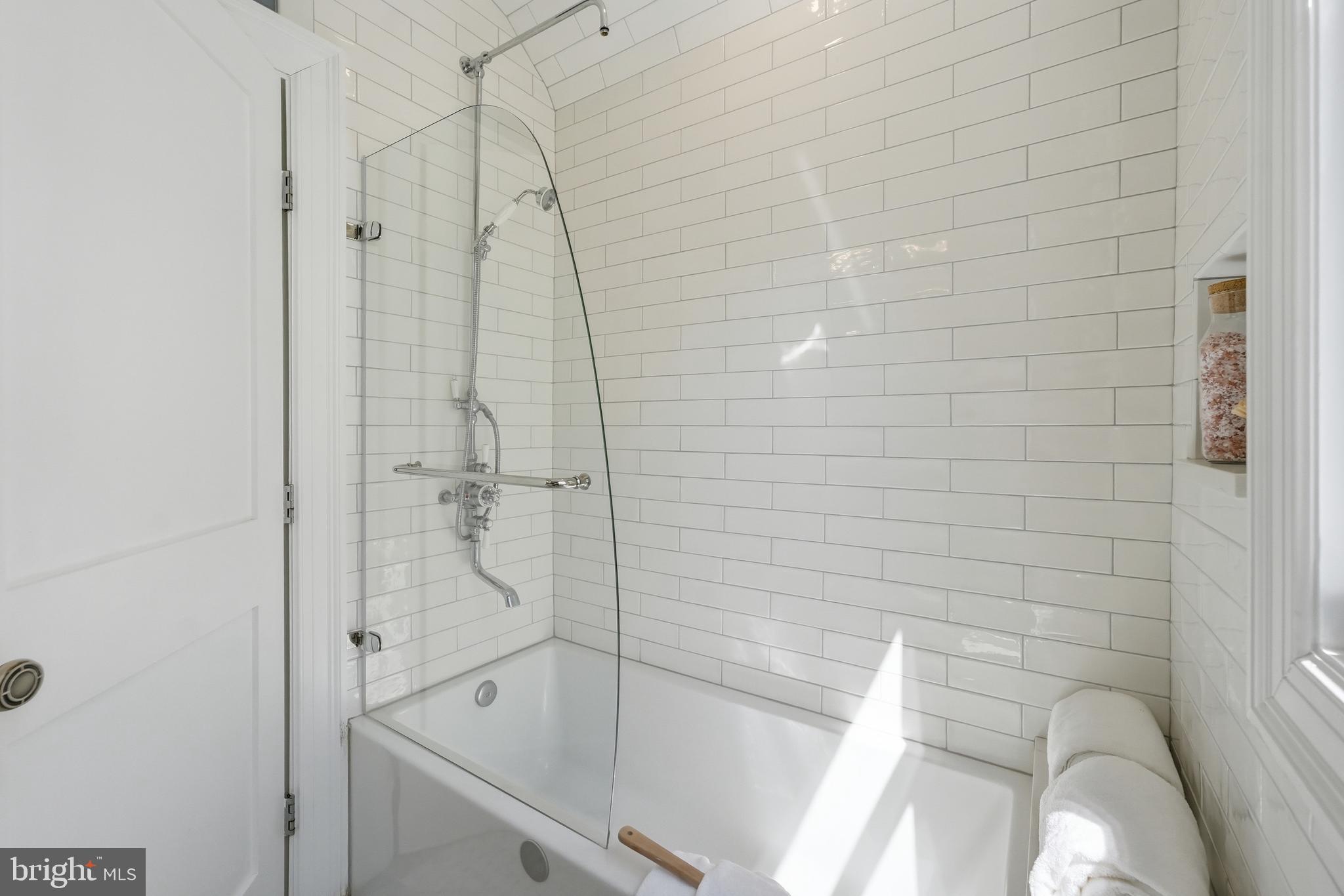 1215 HAMILTON STREET NW