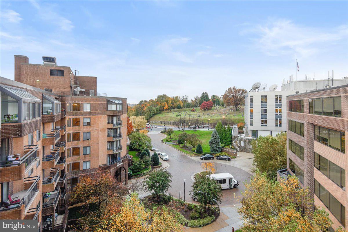 2111 WISCONSIN AVENUE NW 118