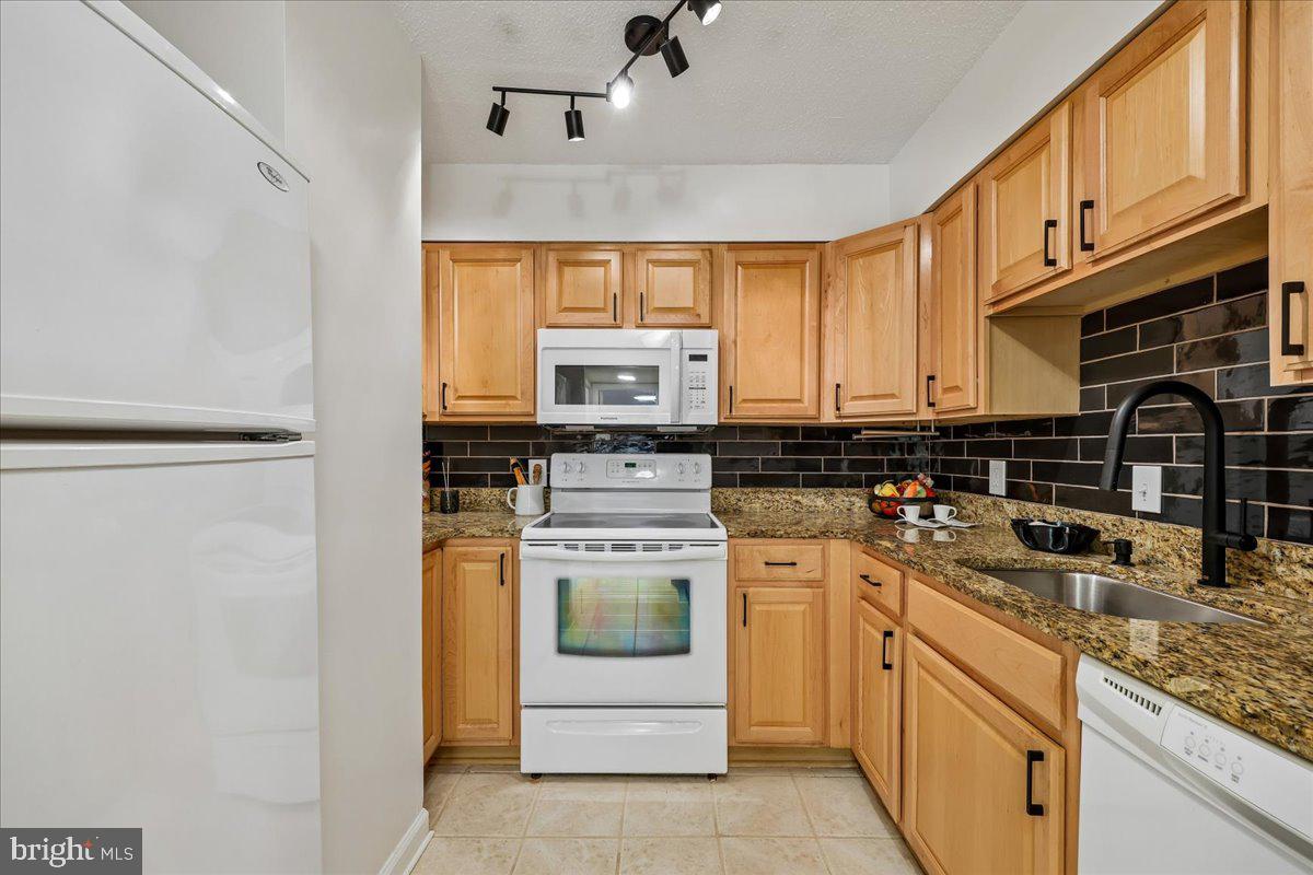 2111 WISCONSIN AVENUE NW 118