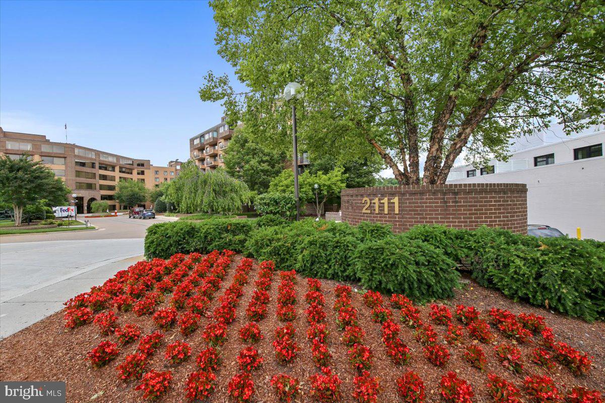 2111 WISCONSIN AVENUE NW 118