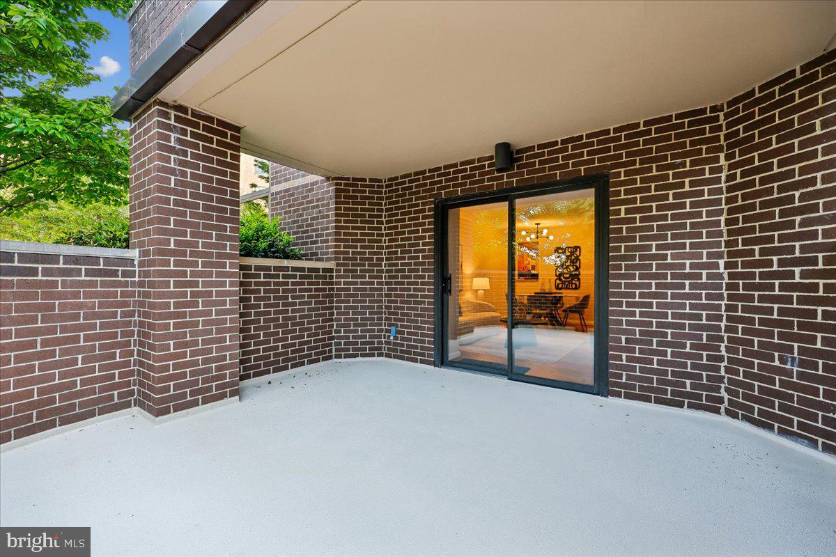 2111 WISCONSIN AVENUE NW 118