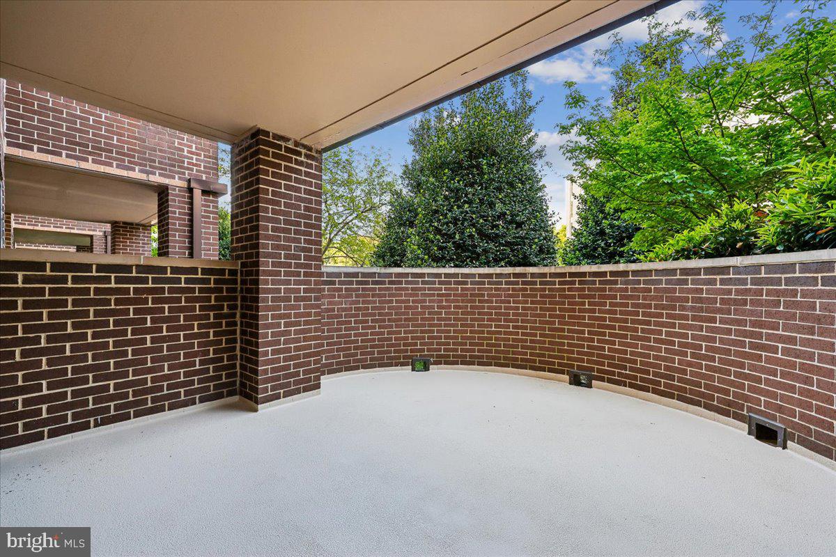 2111 WISCONSIN AVENUE NW 118