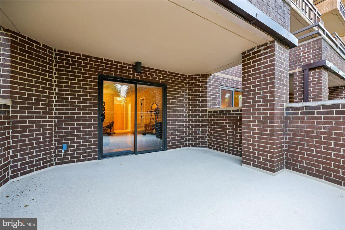 2111 WISCONSIN AVENUE NW 118