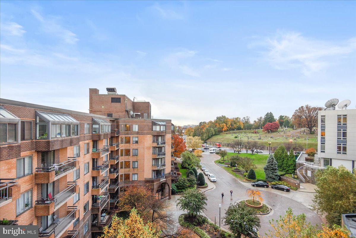 2111 WISCONSIN AVENUE NW 118