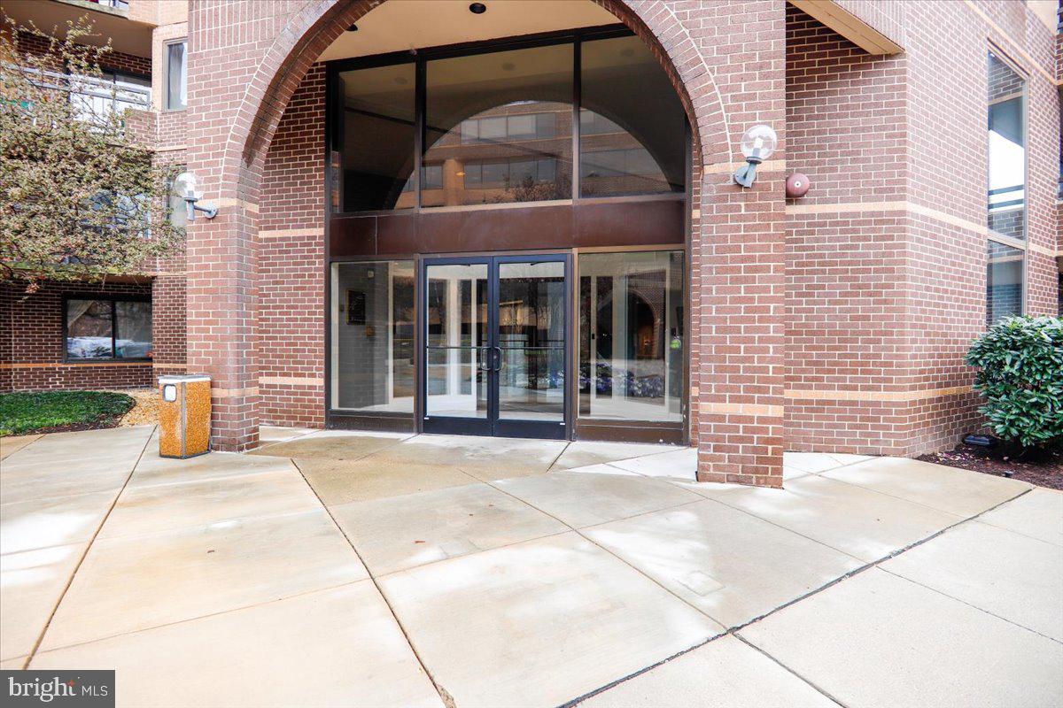 2111 WISCONSIN AVENUE NW 118