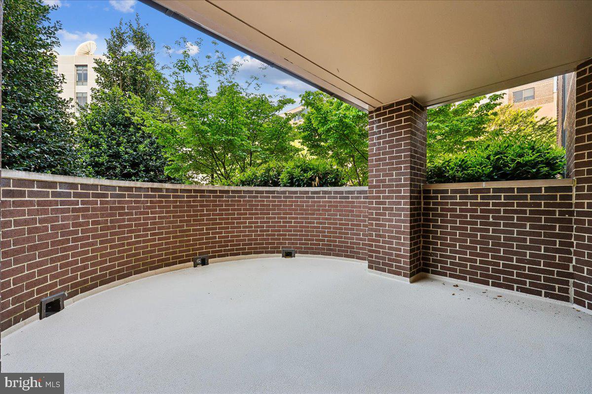 2111 WISCONSIN AVENUE NW 118