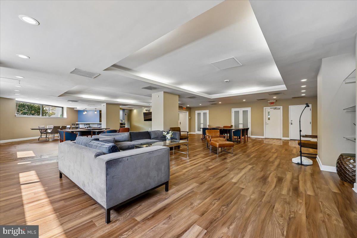 2111 WISCONSIN AVENUE NW 118