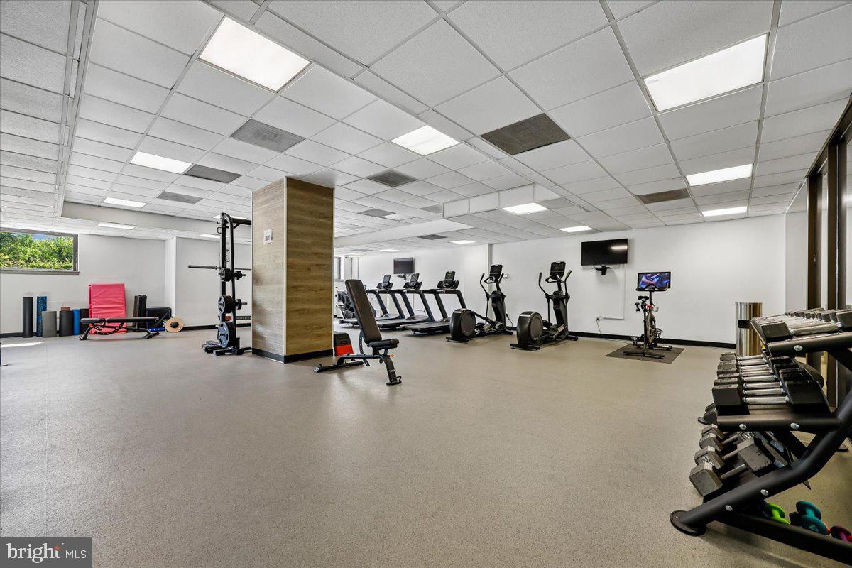 2111 WISCONSIN AVENUE NW 118