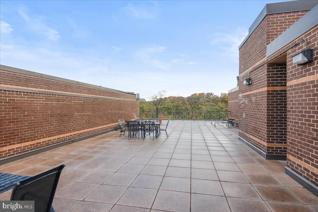 2111 WISCONSIN AVENUE NW 118