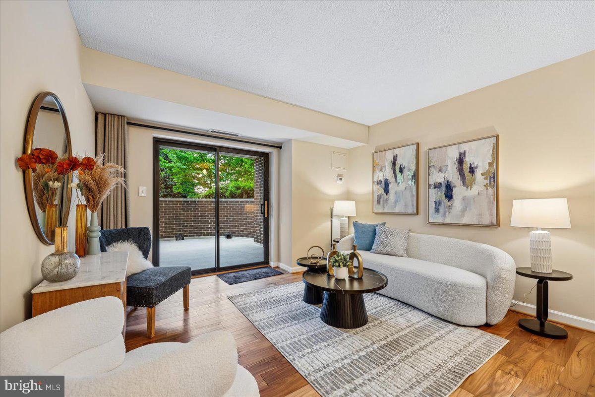 2111 WISCONSIN AVENUE NW 118