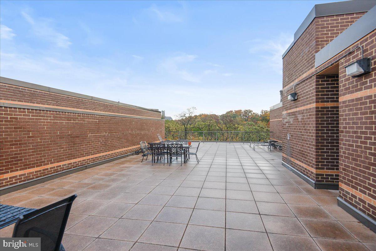 2111 WISCONSIN AVENUE NW 118