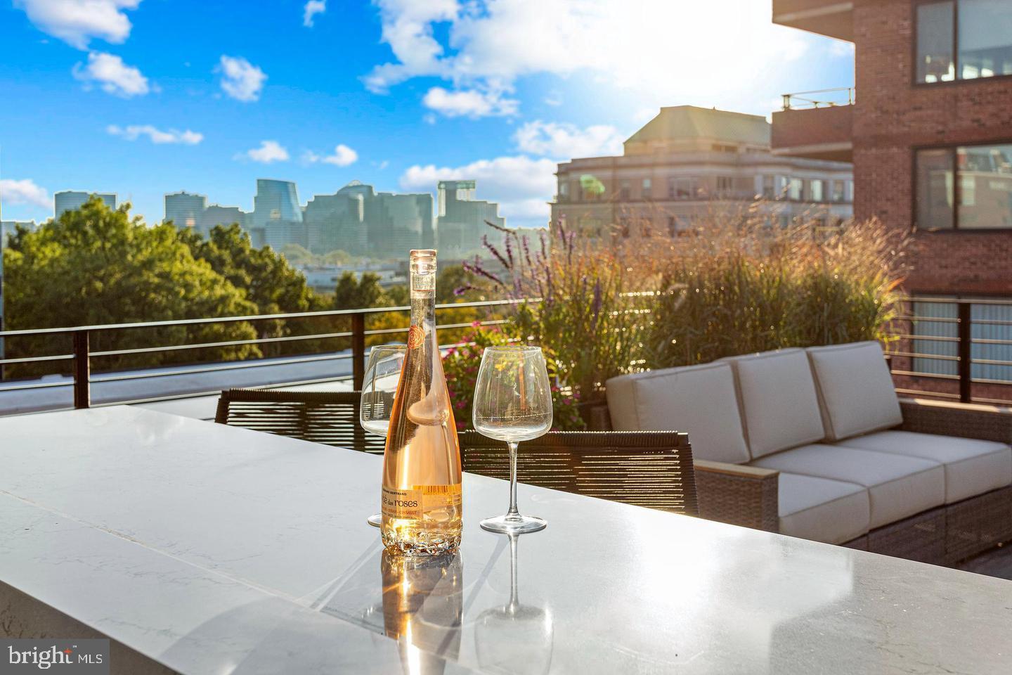 2525 PENNSYLVANIA AVENUE NW 303