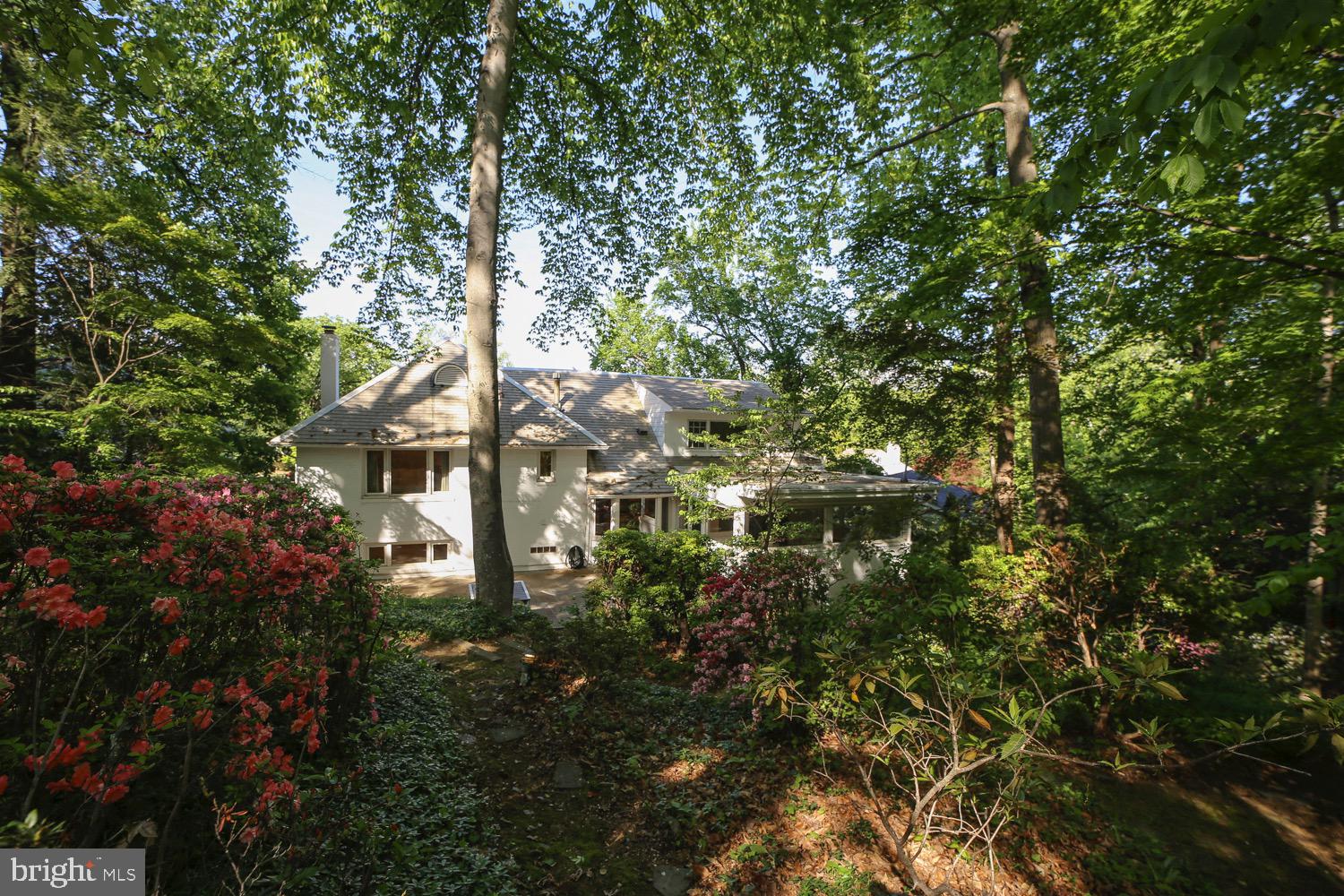 2824 ELLICOTT STREET NW