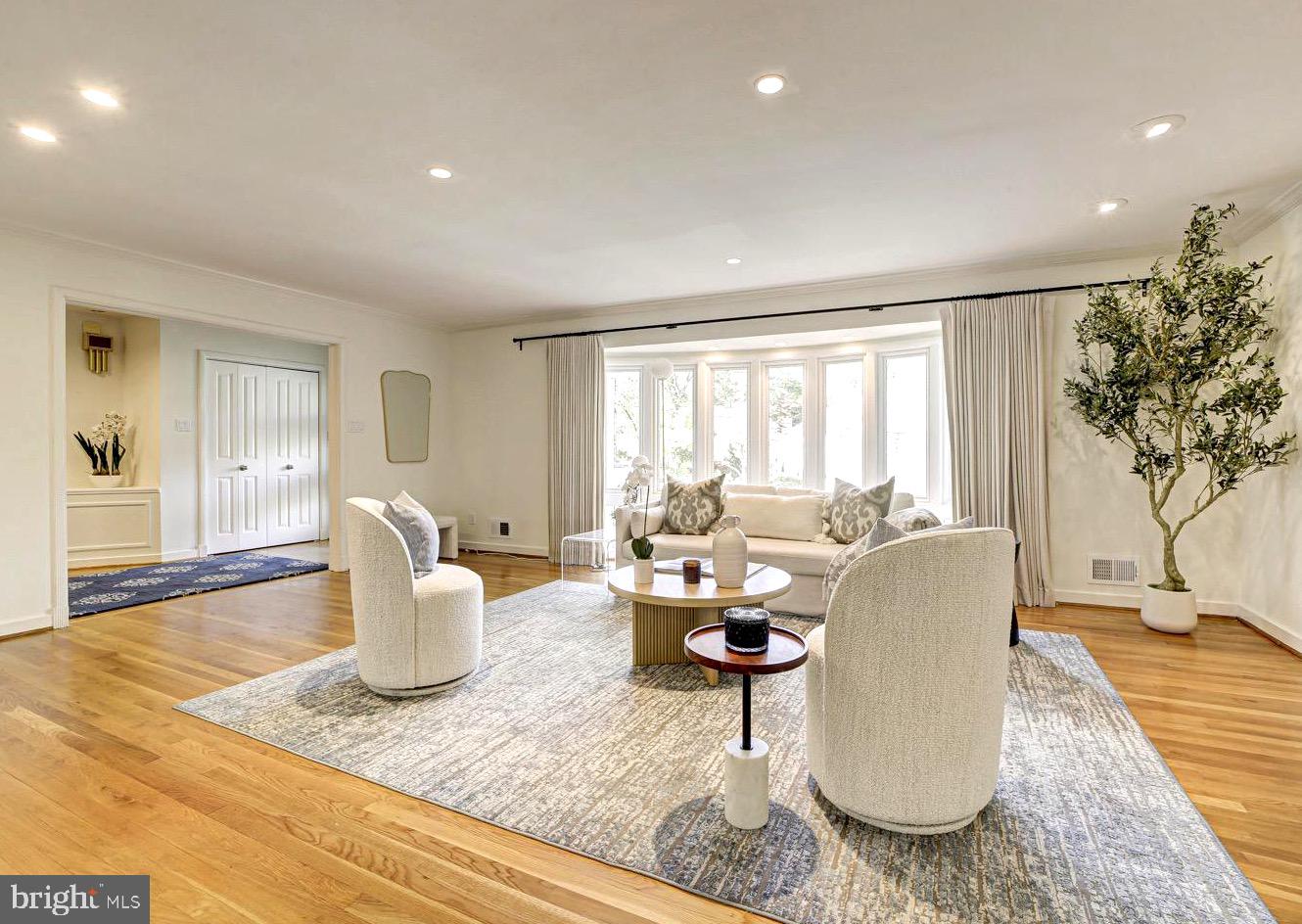 2824 ELLICOTT STREET NW