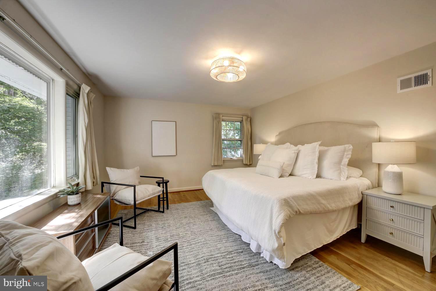 2824 ELLICOTT STREET NW