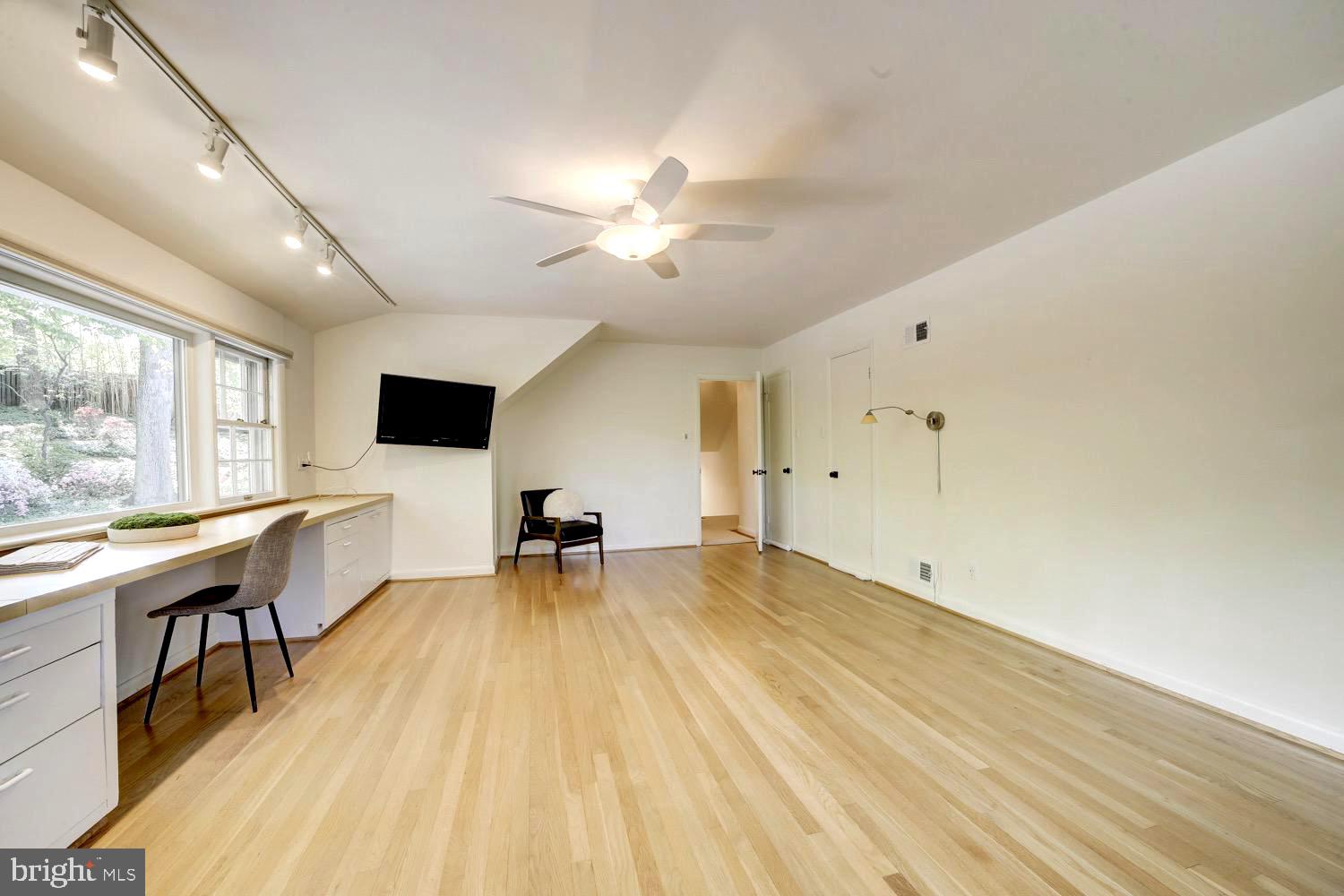 2824 ELLICOTT STREET NW