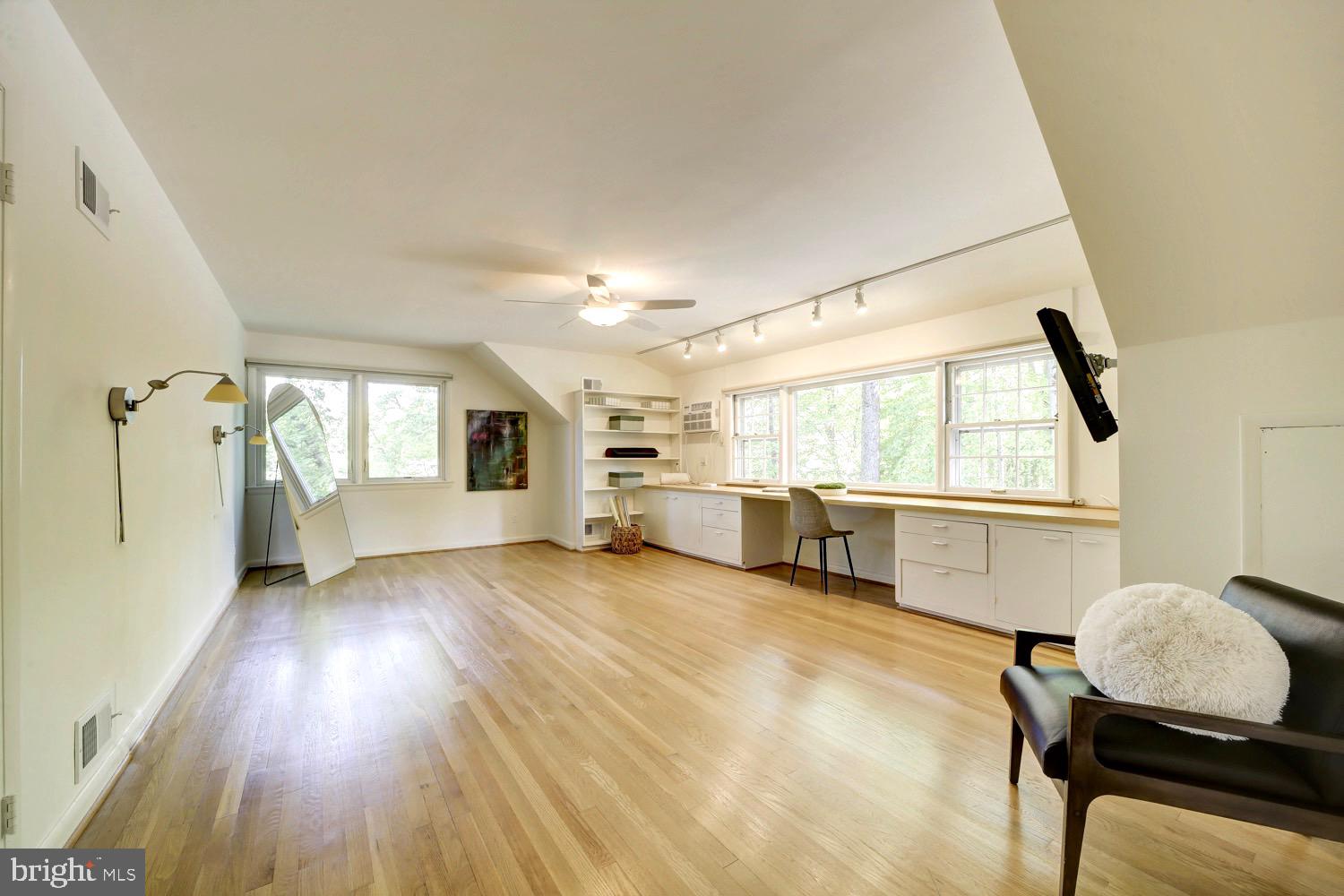 2824 ELLICOTT STREET NW