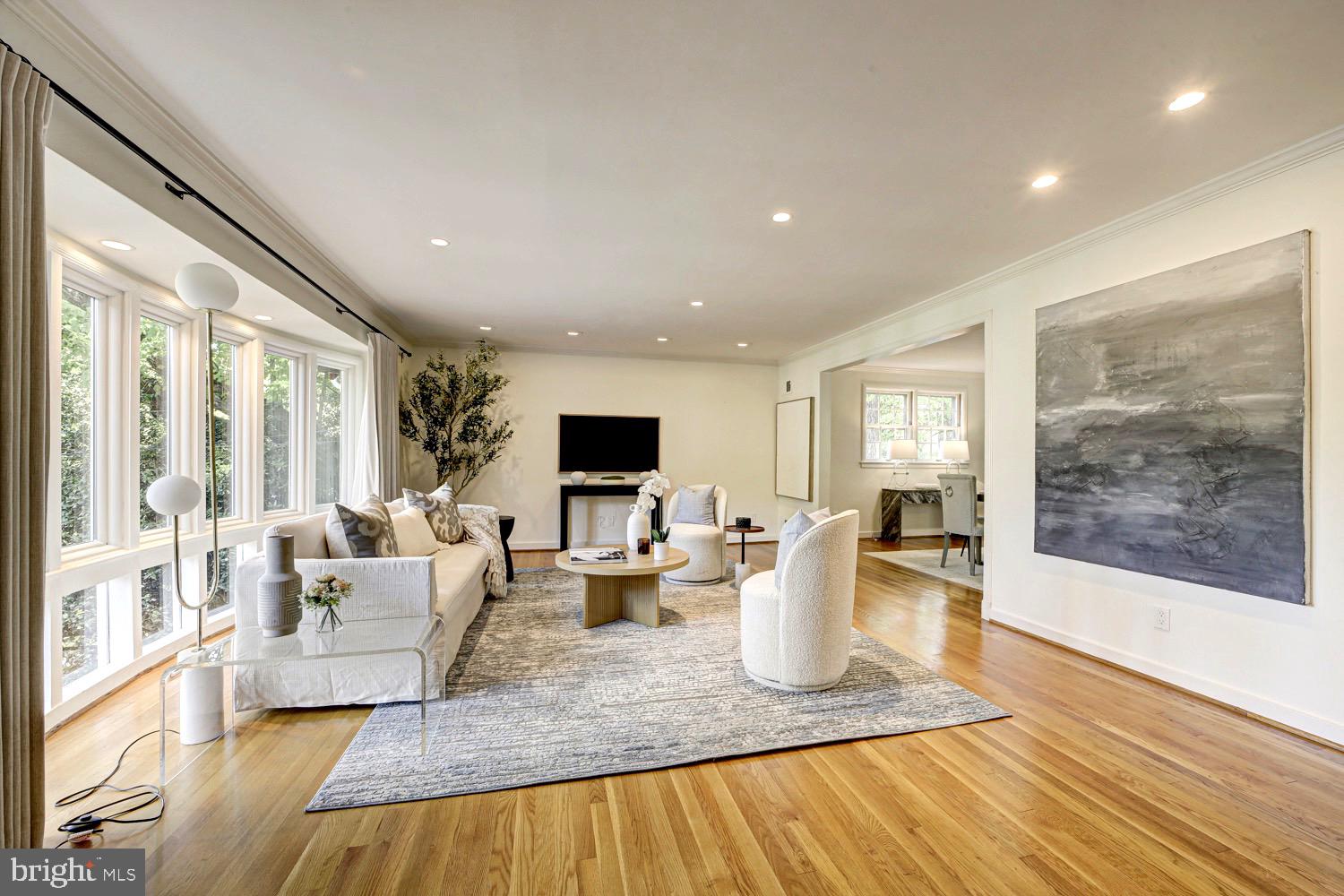 2824 ELLICOTT STREET NW