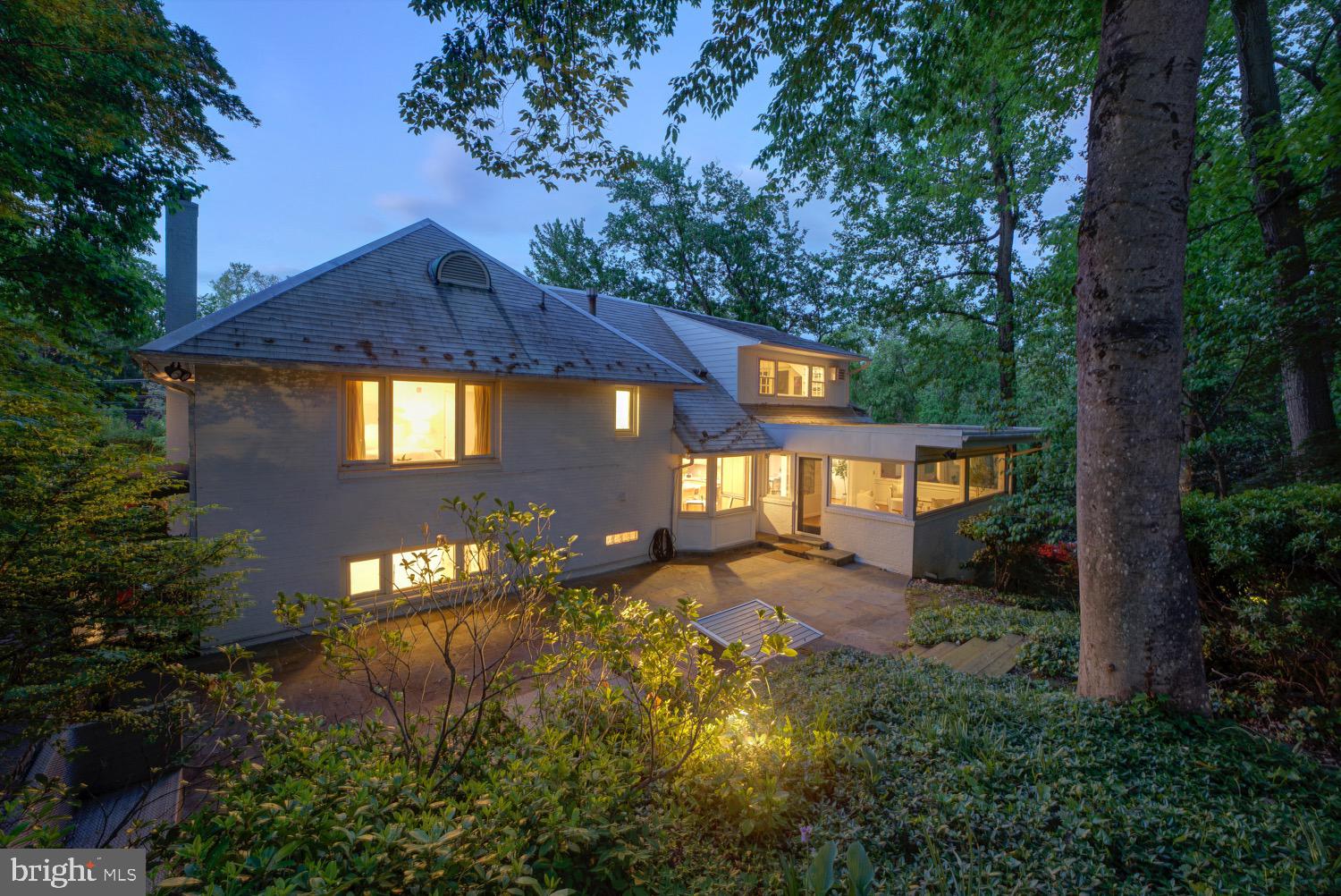 2824 ELLICOTT STREET NW