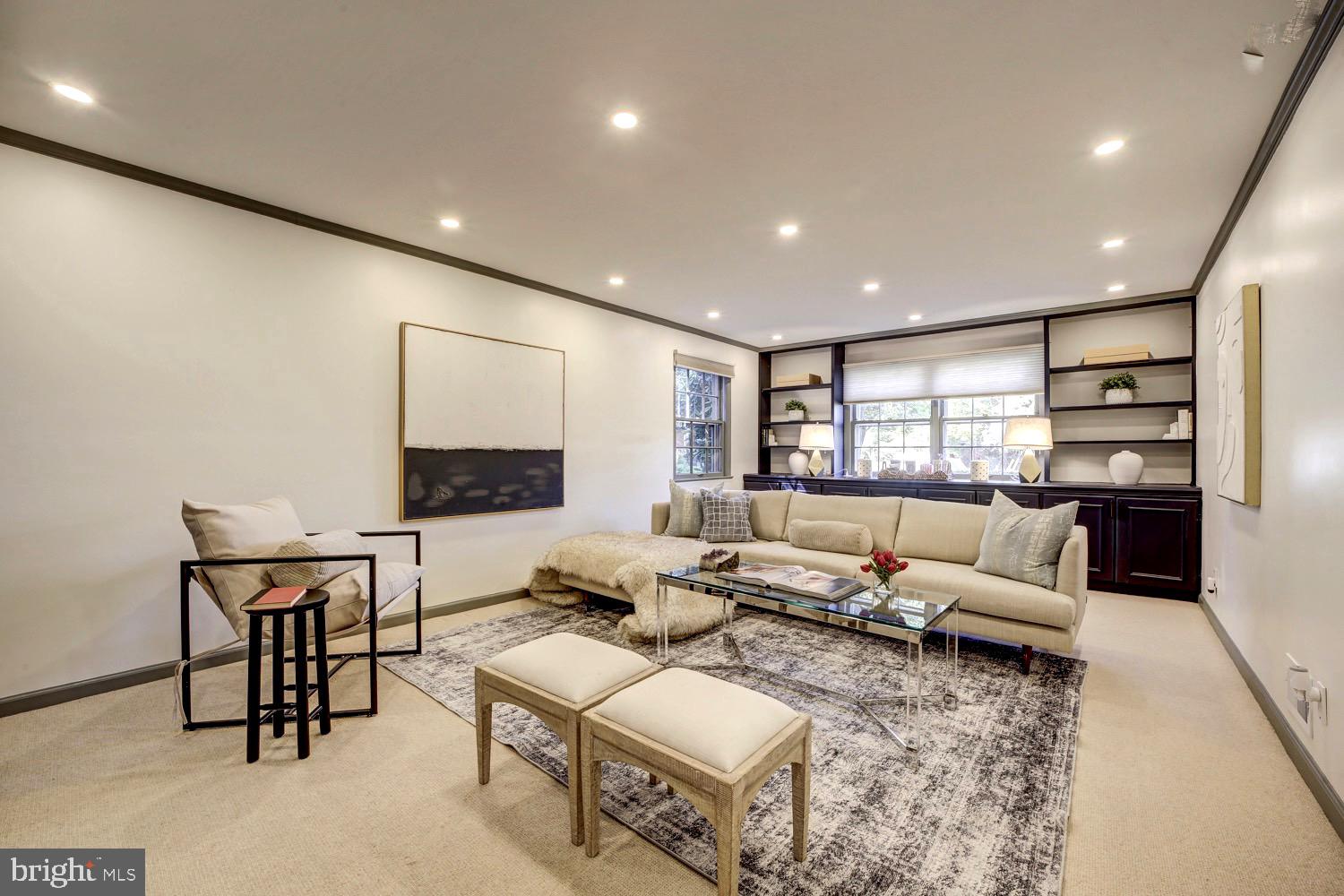 2824 ELLICOTT STREET NW