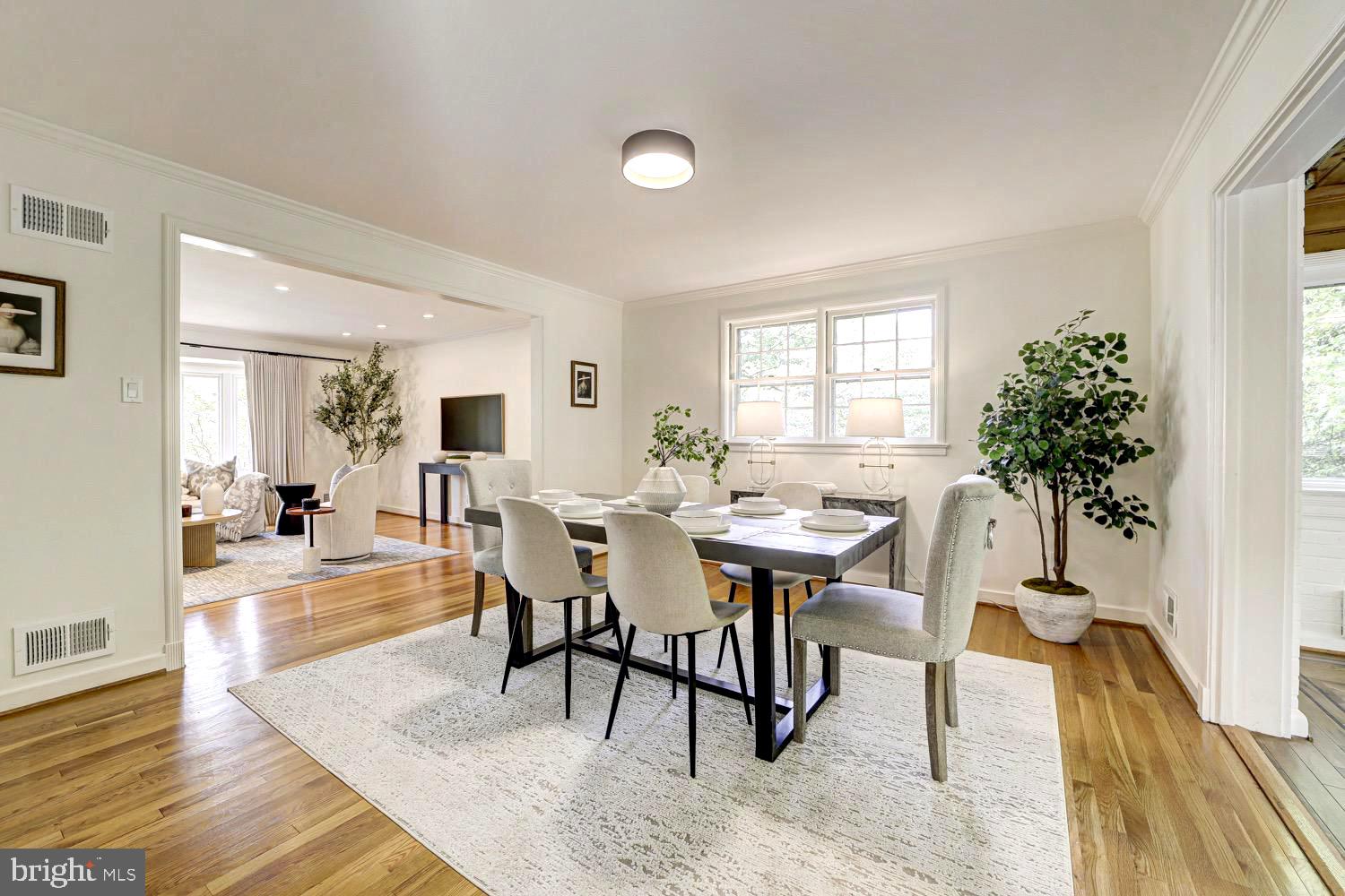 2824 ELLICOTT STREET NW