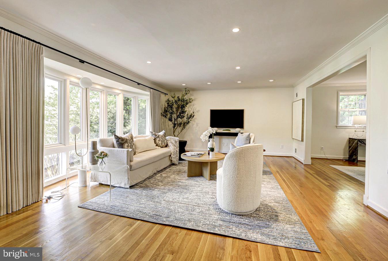 2824 ELLICOTT STREET NW